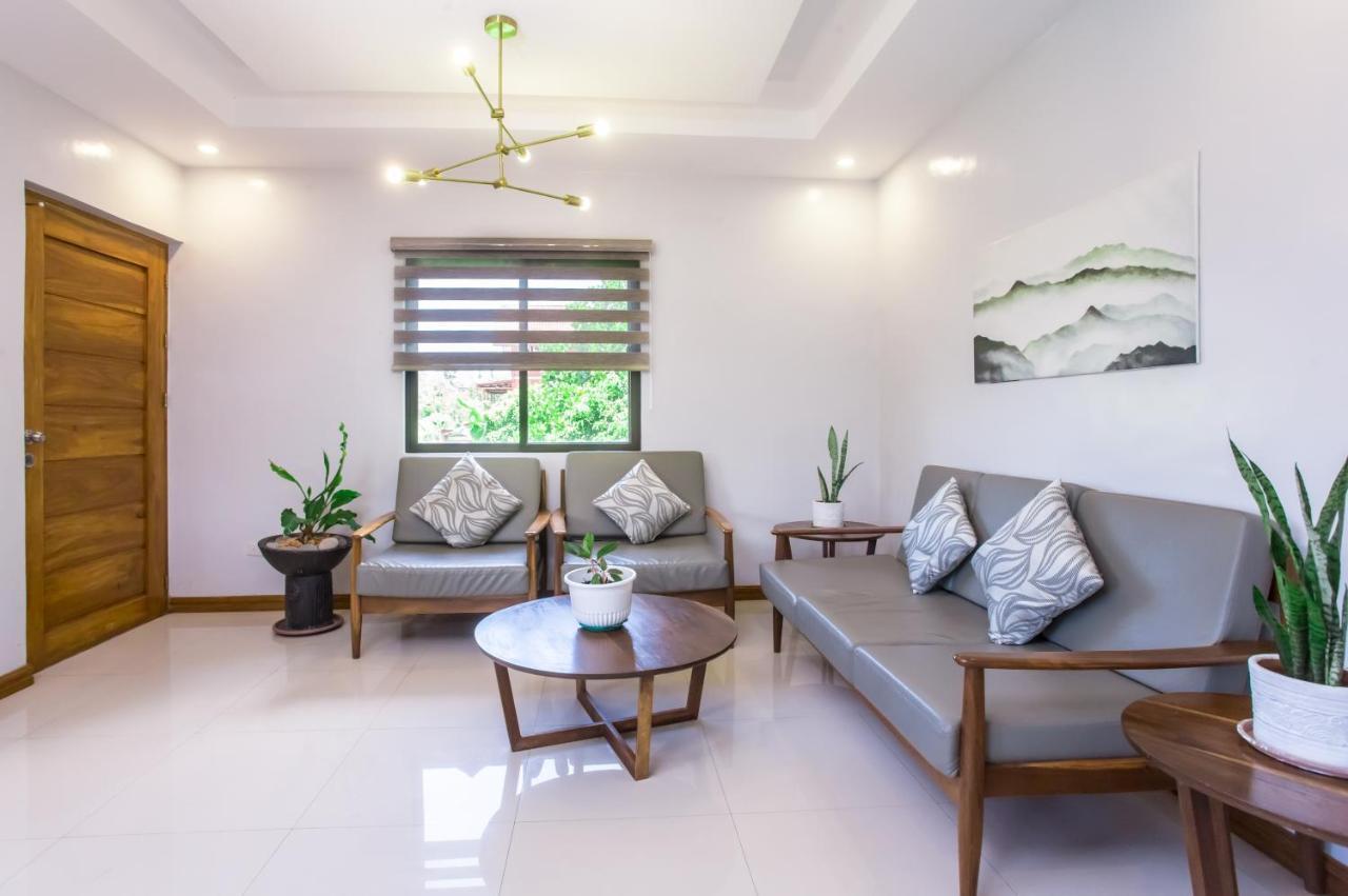 Bella Homes 6br 4bath Near Rotunda Holiday home Tagaytay City