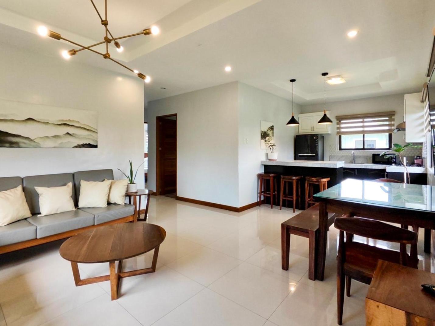 Bella Homes 6br 4bath Near Rotunda * Tagaytay City