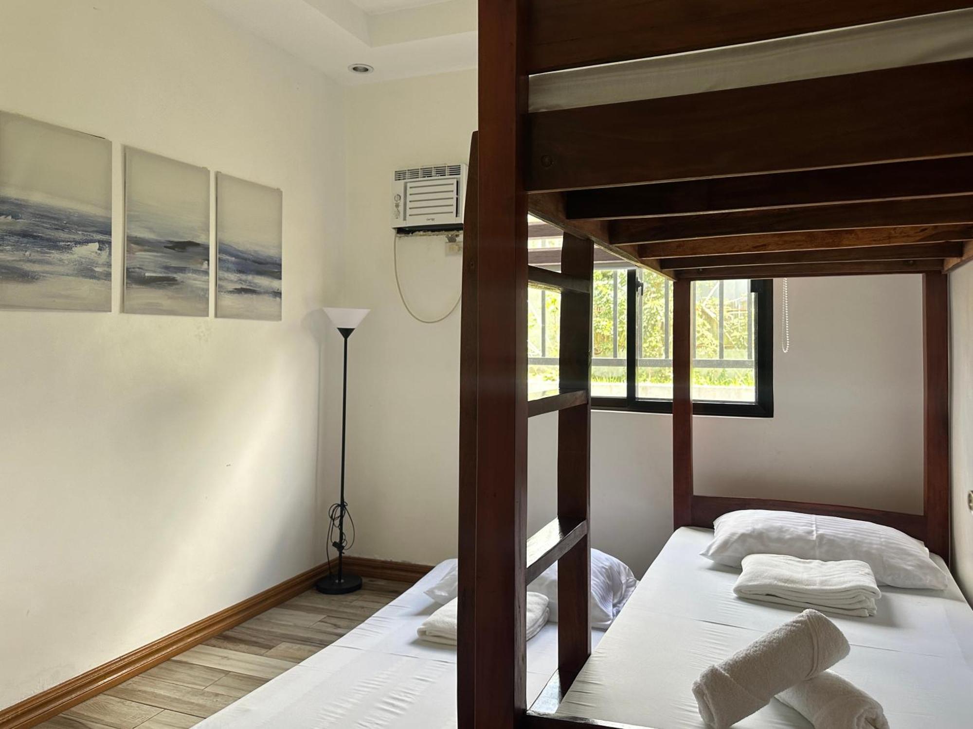 Bella Homes 6br 4bath Near Rotunda Holiday home Tagaytay City