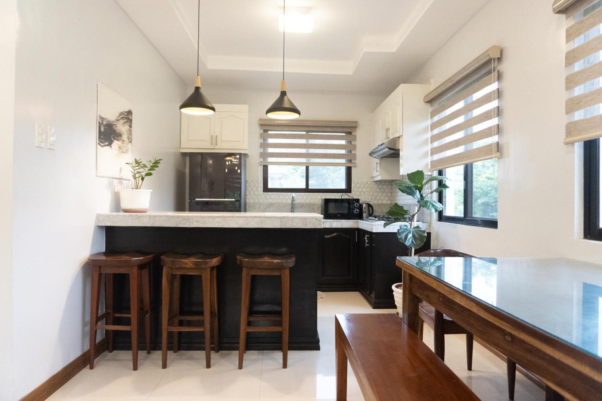 Bella Homes 6br 4bath Near Rotunda Tagaytay City