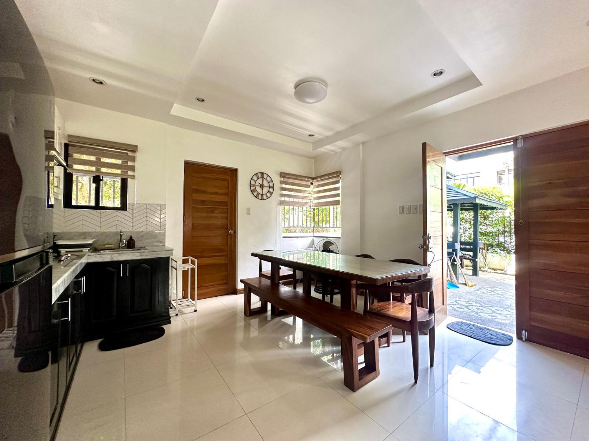 Bella Homes 6br 4bath Near Rotunda Tagaytay City