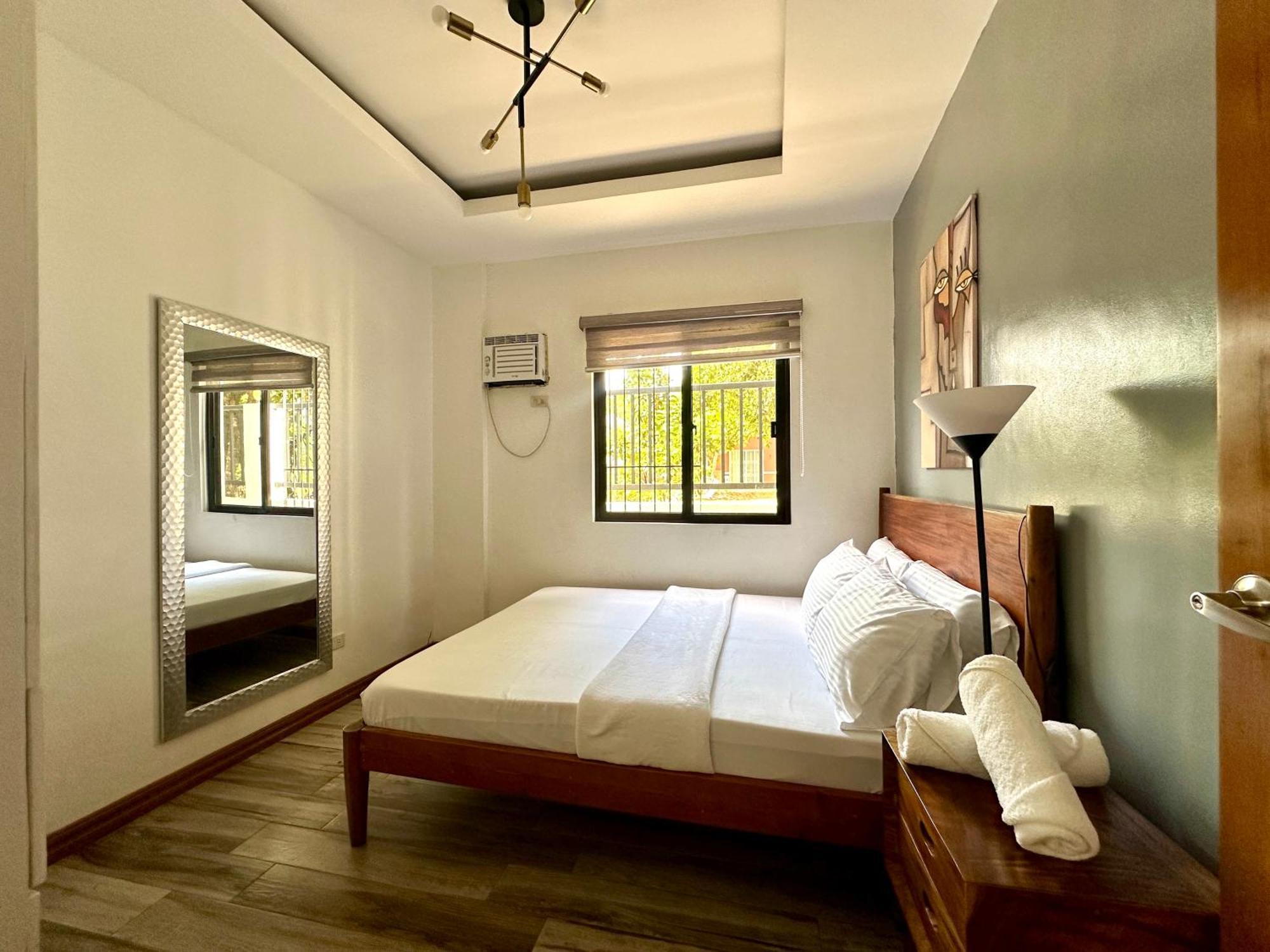Bella Homes 6br 4bath Near Rotunda * Tagaytay City